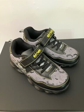 Batman Black & Gray Kids' Light-Up Sneakers with Yellow Accents
